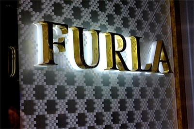 制作精品不銹鋼發光字的外觀特點