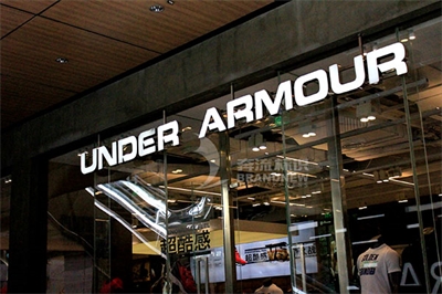 金屬樹脂平面發(fā)光字和亞克力發(fā)光字的簡單對比