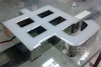 led樹脂發(fā)光字發(fā)黃的原因